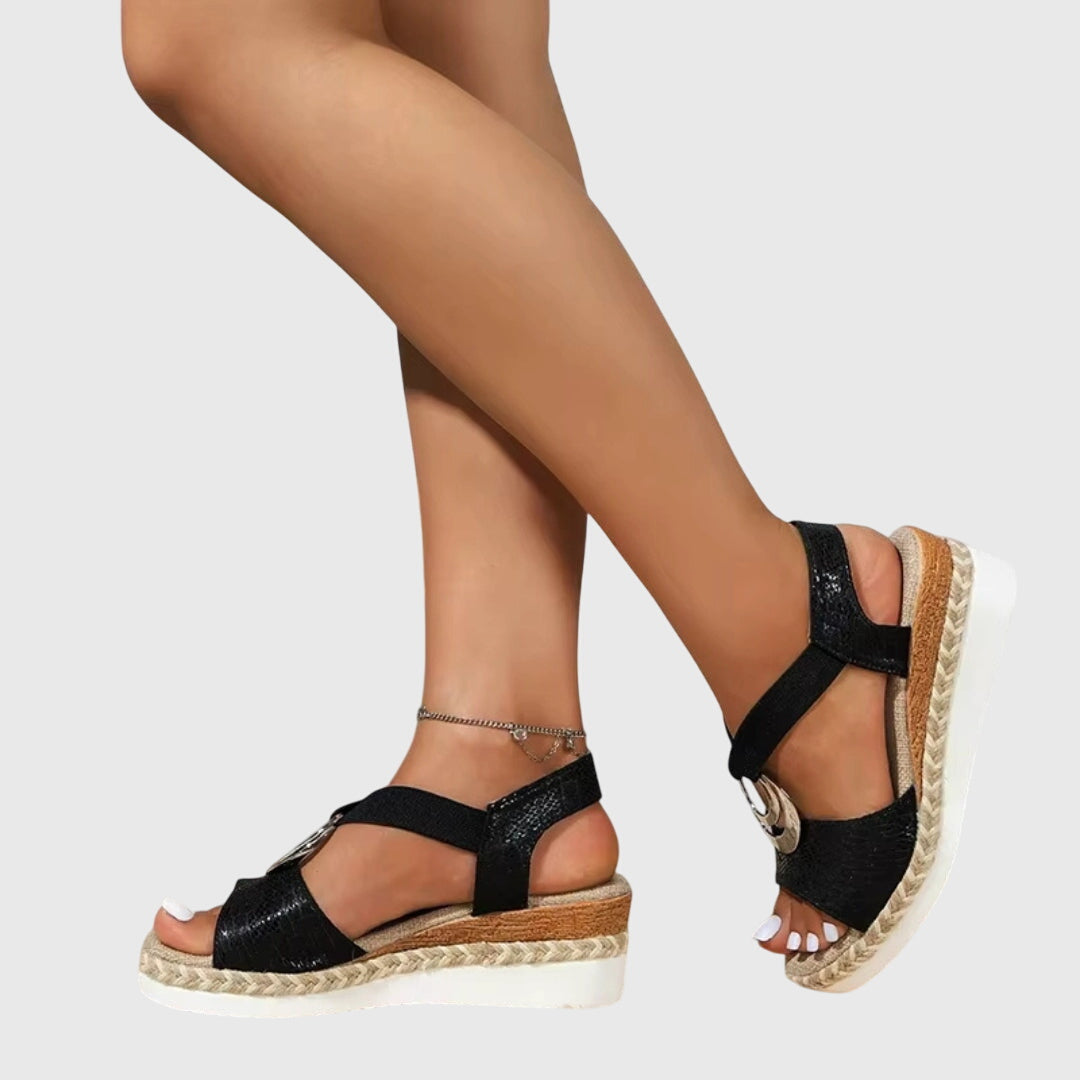 Lennon refined sandals detail