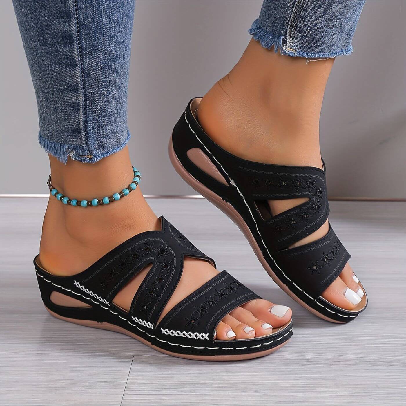 Quinn gel cushioned sandals side view