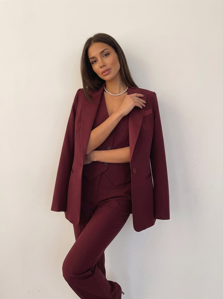 Three-piece suit in red colourway