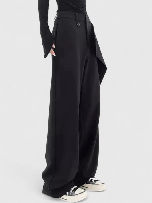 Tailored trousers in black, front view