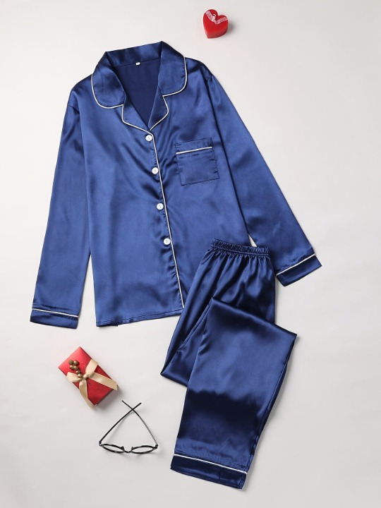 Long sleeve button-down pajama set, detail of the top