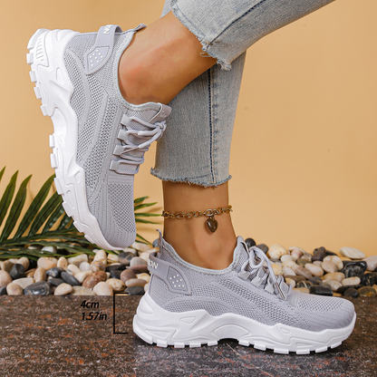 Chunky sole lace-up mesh sneakers, detail of the laces