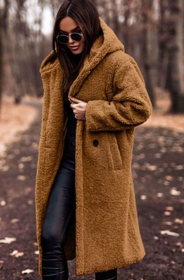 Oversized hooded faux fur longline coat, detail of the sleeve