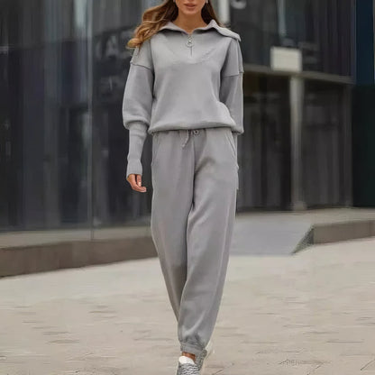 Ribbed half-zip lounge set with wide collar, detail of the pants