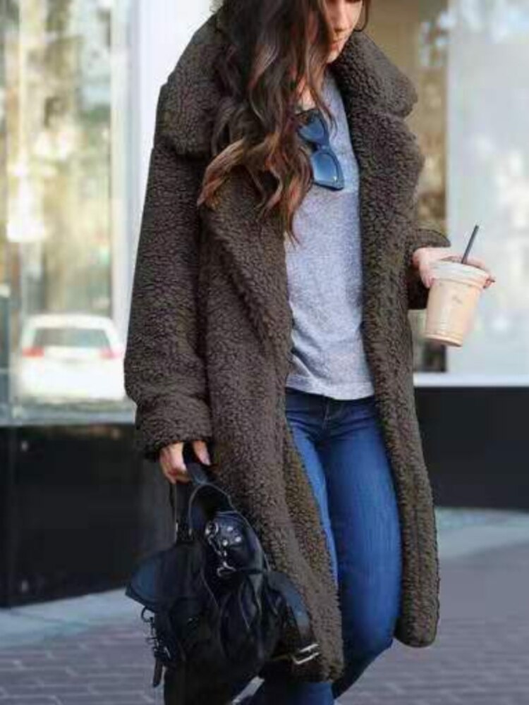 Long fleece teddy winter coat, close-up of the collar