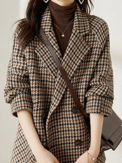 Double-breasted houndstooth blazer coat, close-up of the fabric