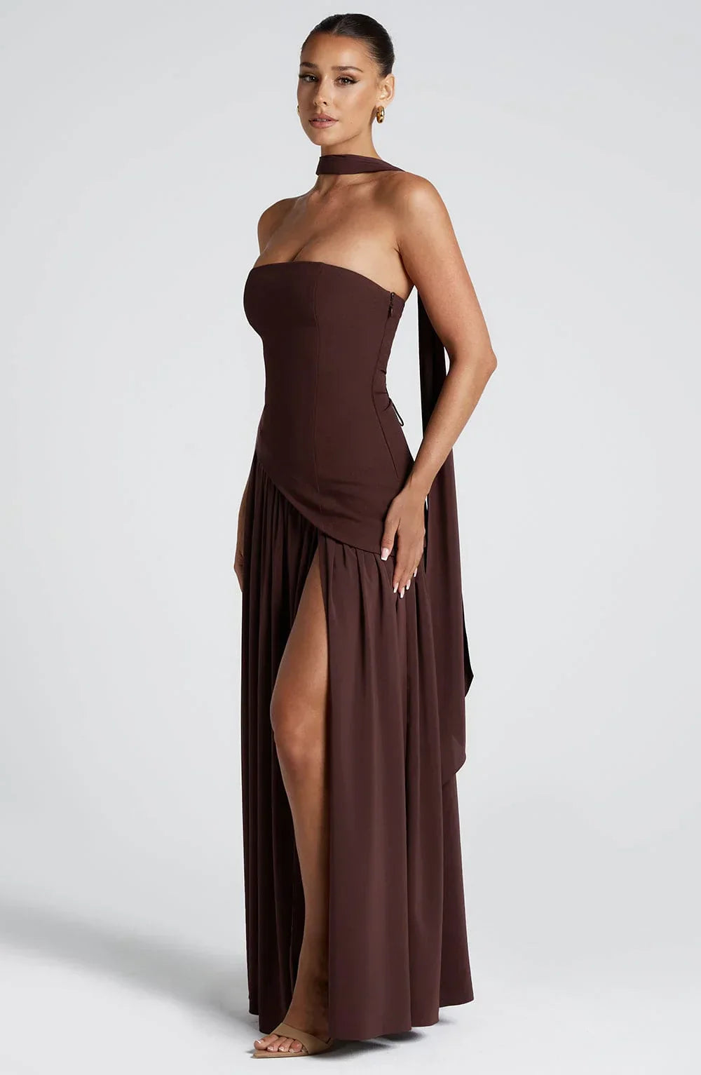 Structured maxi gown with slit