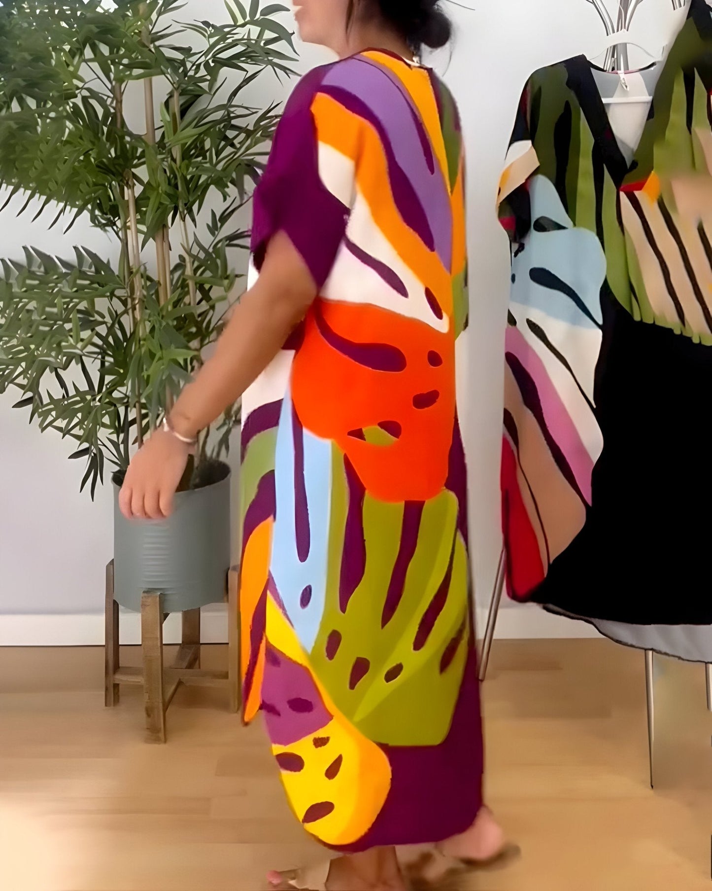 Della | Abstract Print V-Neck Midi Dress