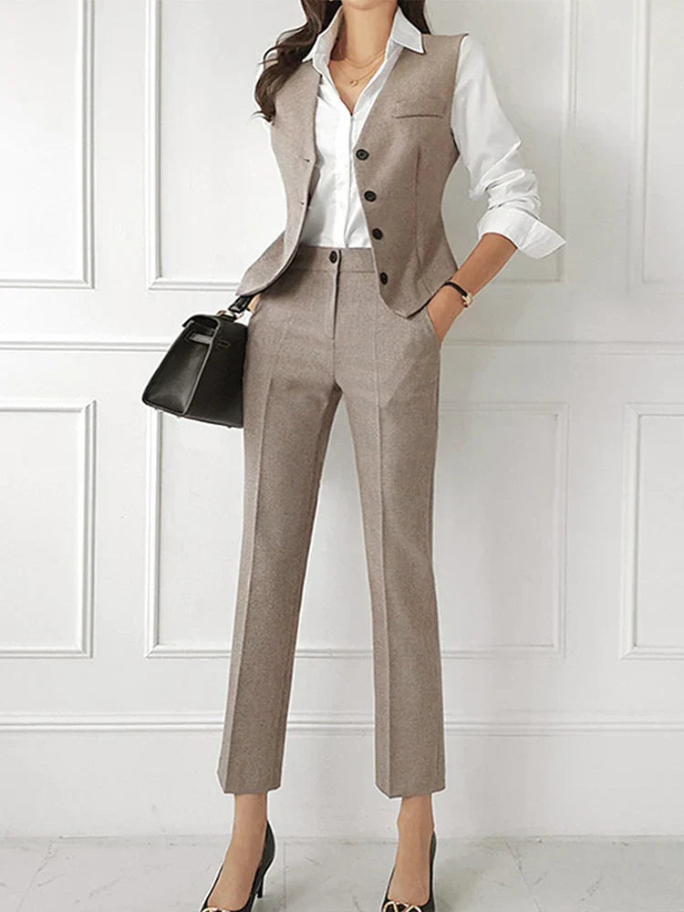 Khaki three-piece blazer suit, detail view